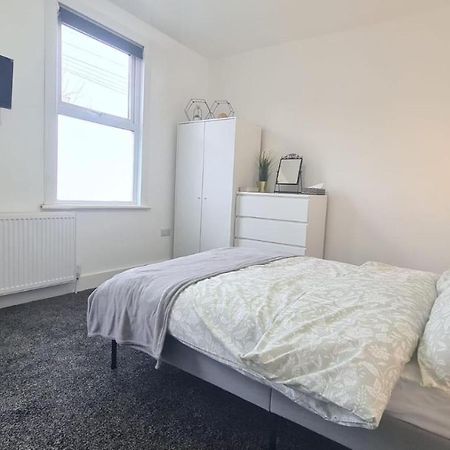 لندن Spacious Private Room In Manor Park المظهر الخارجي الصورة