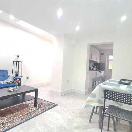 لندن Spacious Private Room In Manor Park المظهر الخارجي الصورة
