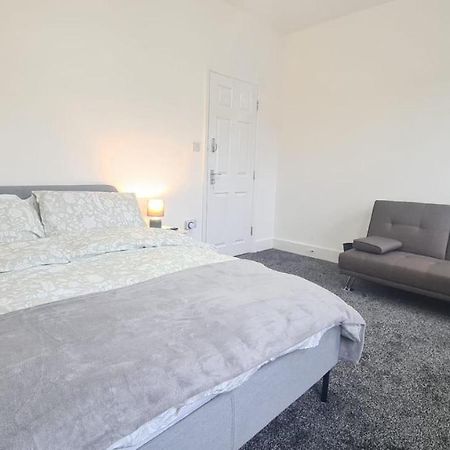 لندن Spacious Private Room In Manor Park المظهر الخارجي الصورة