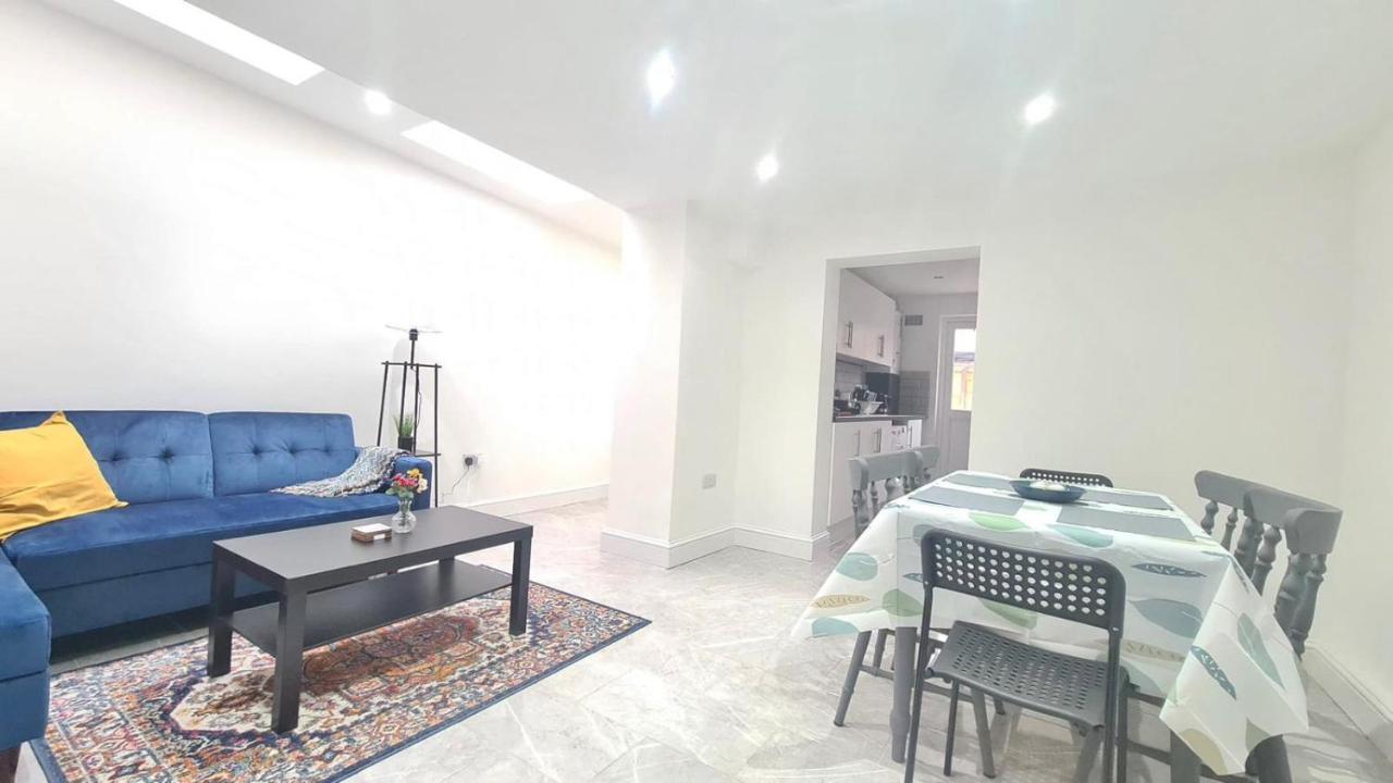لندن Spacious Private Room In Manor Park المظهر الخارجي الصورة