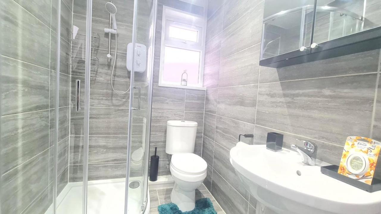 لندن Spacious Private Room In Manor Park المظهر الخارجي الصورة