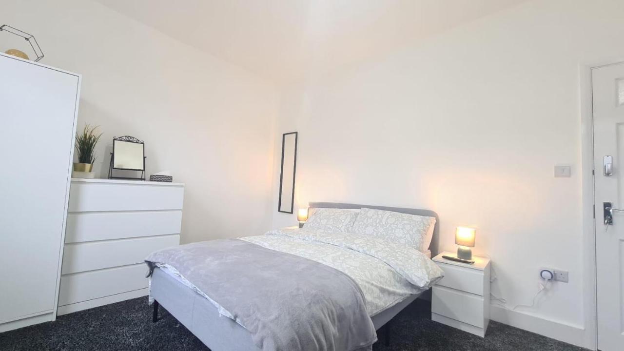 لندن Spacious Private Room In Manor Park المظهر الخارجي الصورة